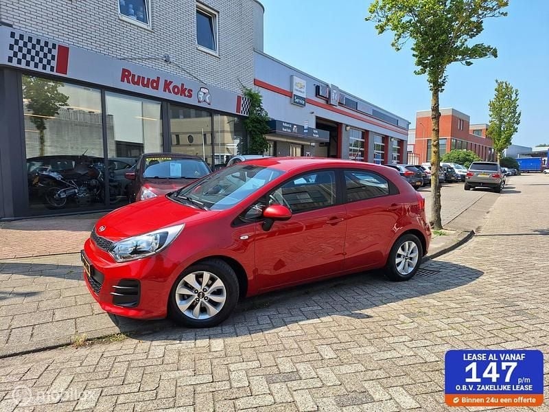 Rood Gebruikt 2017 Kia Rio Hatchback | € 9.849 (Eerlijke prijs) - Afbeelding 1/4