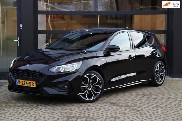 Zwart Gebruikt 2020 Ford Focus Business Edition Hatchback | € 18.545 (Eerlijke prijs) - Afbeelding 1/4