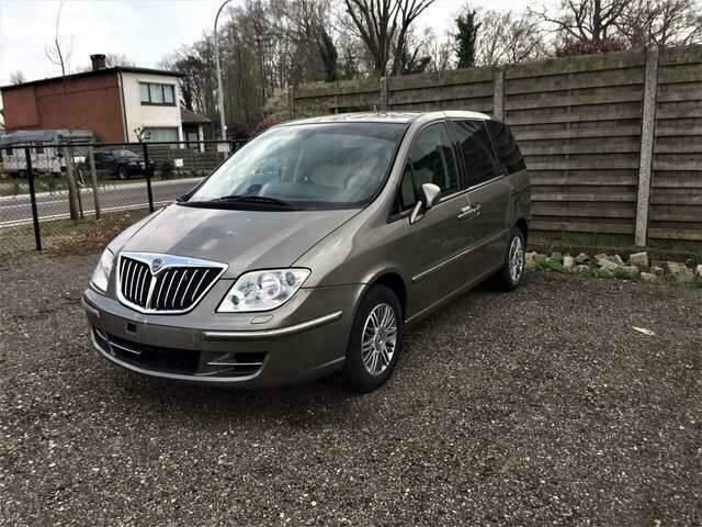 Beige Gebruikt 2009 Lancia Phedra MPV | € 2.750 - Afbeelding 1/4