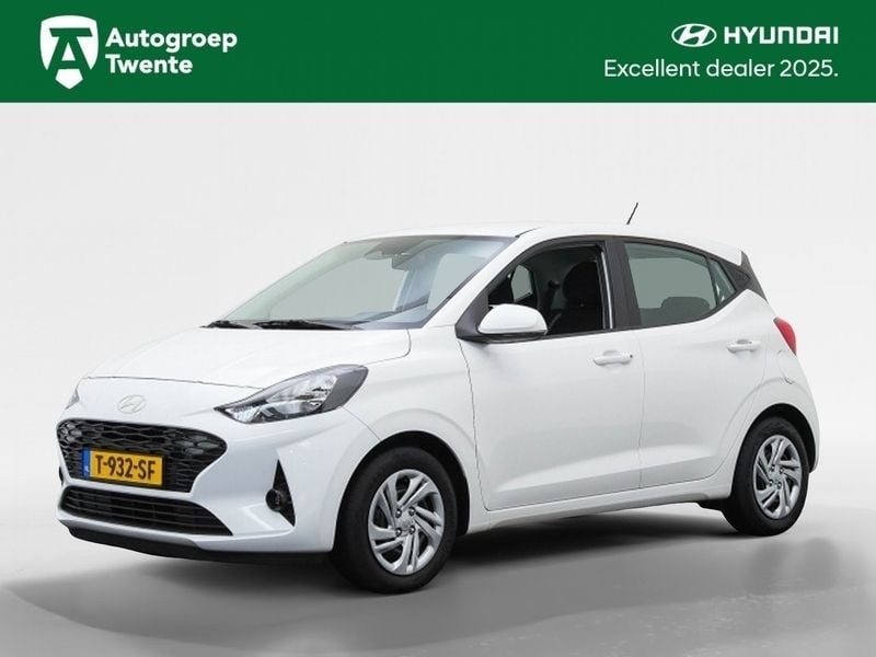 Wit Gebruikt 2023 Hyundai i10 Comfort Hatchback | € 15.940 (Eerlijke prijs) - Afbeelding 1/3