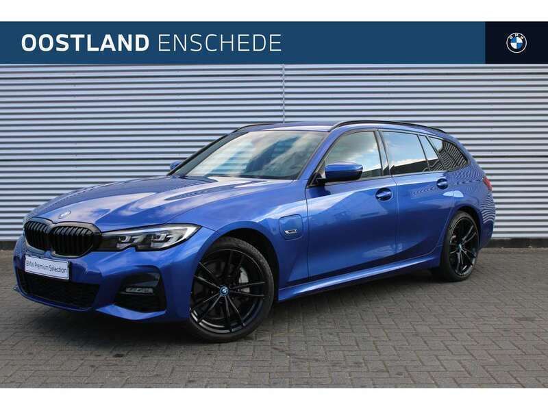 Blauw, metallic lak Gebruikt 2022 BMW 330 Executive Stationwagen | € 38.850 (Eerlijke prijs) - Afbeelding 1/4