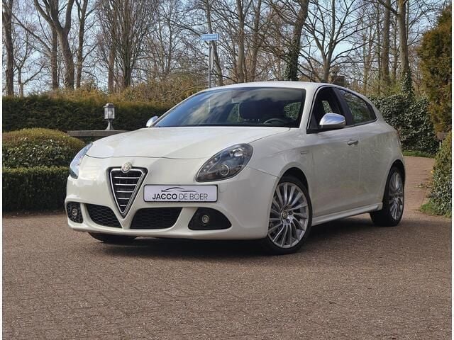 Wit Gebruikt 2012 Alfa Romeo Giulietta Hatchback | € 8.950 (Eerlijke prijs) - Afbeelding 1/4