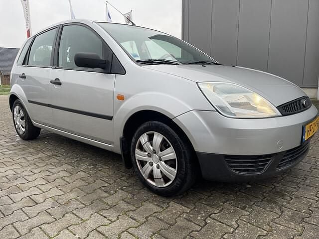 Occasion Ford Fiesta 69 PK (50 kW) 2004 Grijs (metallic) Hatchback