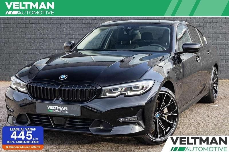 Zwart Occasion 2020 BMW 330e Sedan | € 27.740 (Goede deal) - Afbeelding 1/4