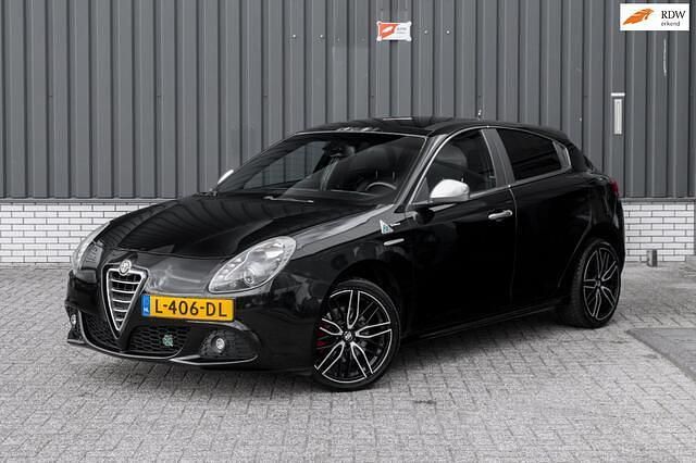 Zwart Gebruikt 2012 Alfa Romeo Giulietta Distinctive Hatchback | € 7.950 (Eerlijke prijs) - Afbeelding 1/4