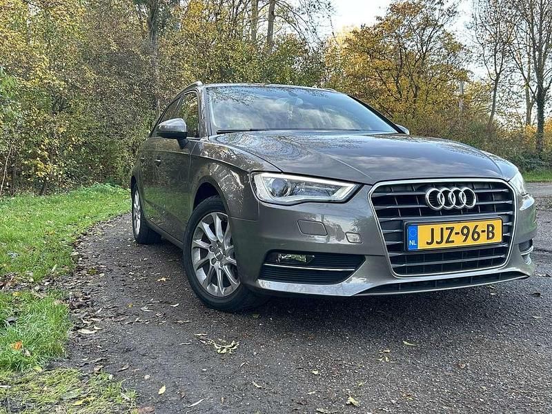 Grijs Gebruikt 2013 Audi A3 Hatchback | € 12.750 (Eerlijke prijs) - Afbeelding 1/4