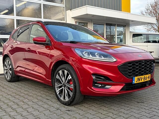 Rood (metallic) Occasion 2022 Ford Kuga ST-Line X SUV | € 22.900 (Eerlijke prijs) - Afbeelding 1/4