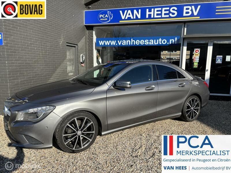 Grijs Gebruikt 2013 Mercedes CLA200 Prestige Sedan | € 16.945 (Eerlijke prijs) - Afbeelding 1/4