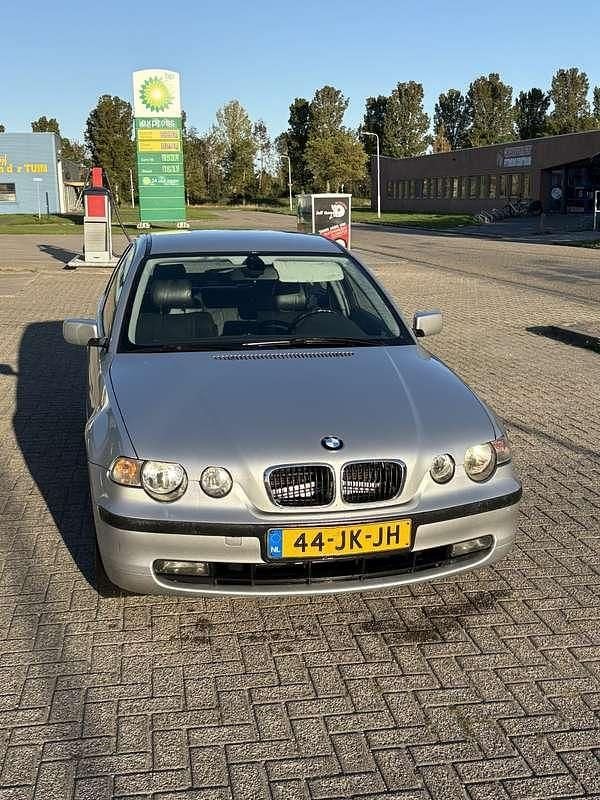 Grijs Gebruikt 2002 BMW 318 Compact Comfort Edition Hatchback | € 1.800 (Eerlijke prijs) - Afbeelding 1/4