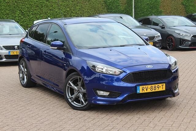Blauw Gebruikt 2018 Ford Focus ST-Line Hatchback | € 12.999 (Goede deal) - Afbeelding 1/4