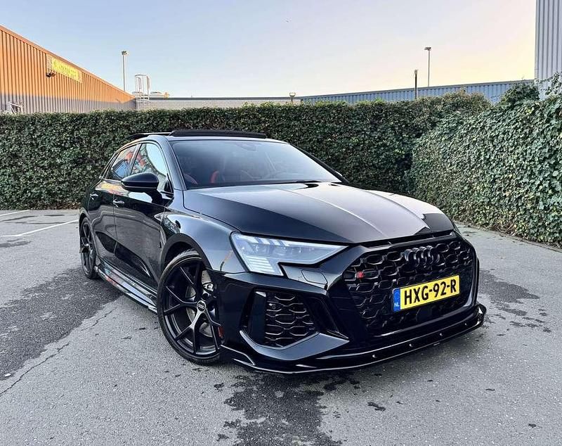 Zwart Gebruikt 2022 Audi RS3 Sedan | € 64.995 (Goede deal) - Afbeelding 1/4