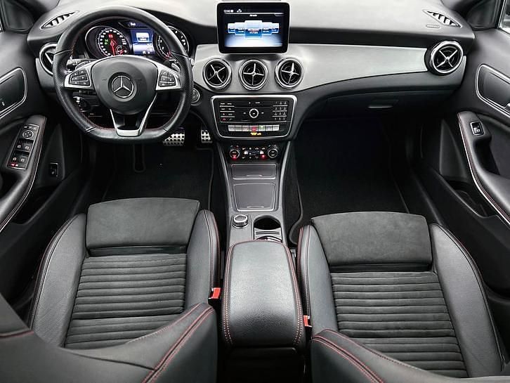 Occasion Mercedes GLA180 Business 123 PK (90 kW) 2020 Zwart SUV