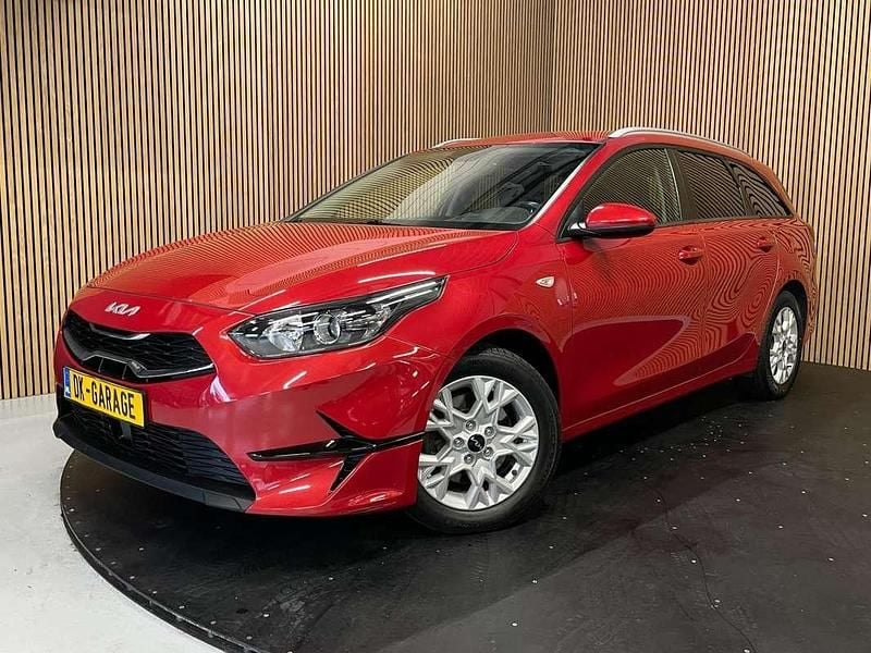 Rood Occasion 2023 Kia Ceed Sportswagon Stationwagen | € 17.395 (Super prijs) - Afbeelding 1/1
