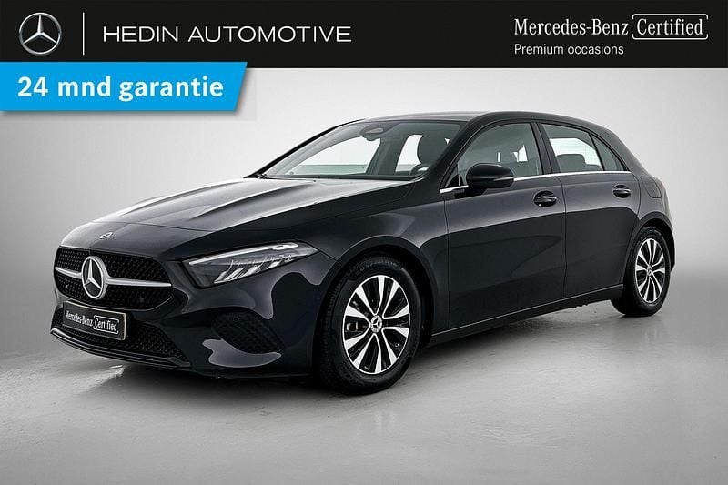 Zwart Gebruikt 2024 Mercedes A180 Edition Hatchback | € 31.900 (Goede deal) - Afbeelding 1/4