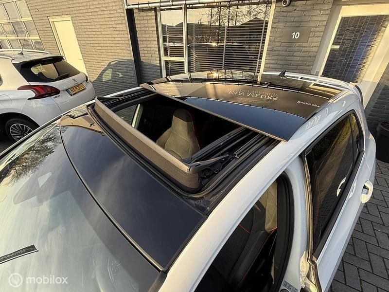 Occasion VW Golf VIII GTI Clubsport 301 PK (221 kW) 2025 Wit Hatchback