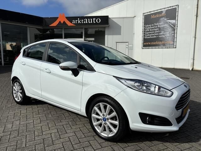 Wit Gebruikt 2016 Ford Fiesta Titanium Hatchback | € 7.940 (Eerlijke prijs) - Afbeelding 1/3