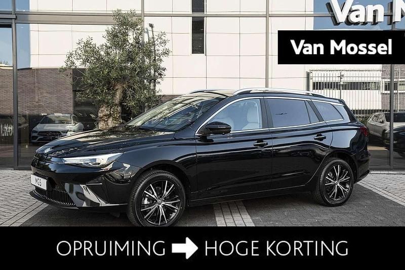 Zwart, metallic lak Nieuw 2025 MG MG5 EV Long Range Comfort Stationwagen | € 31.800 (Duur) - Afbeelding 1/4