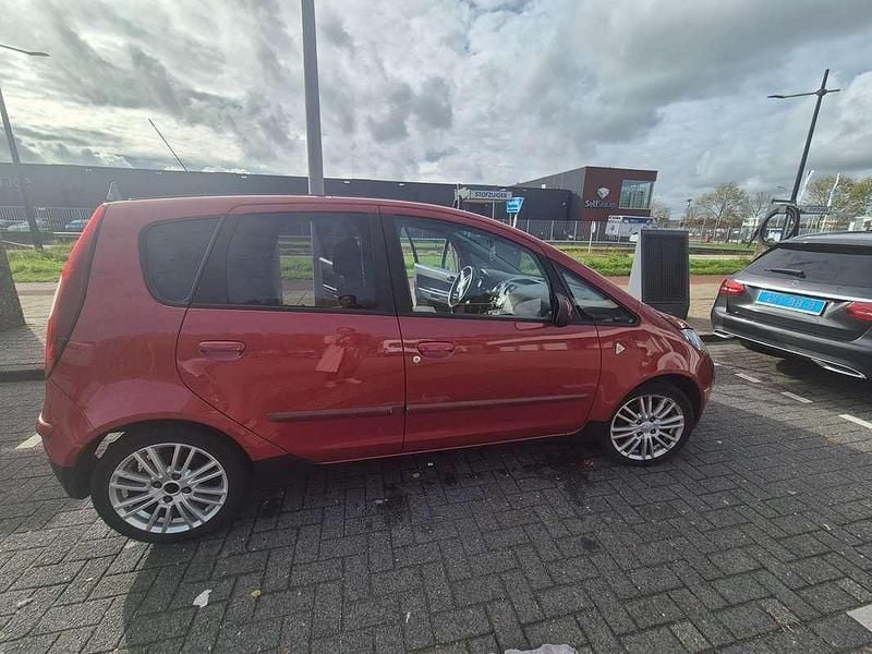 Rood Gebruikt 2008 Mitsubishi Colt Stationwagen | € 1.500 (Eerlijke prijs) - Afbeelding 1/4