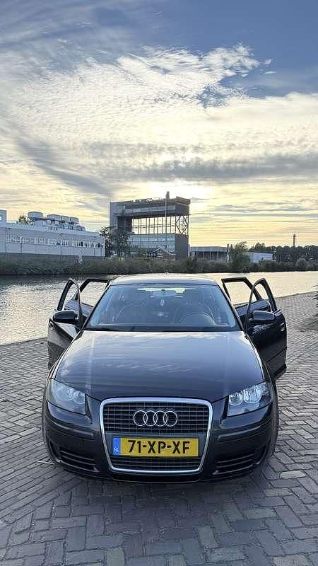 Grijs Gebruikt 2007 Audi A3 Attraction Hatchback | € 3.800 (Goede deal) - Afbeelding 1/4