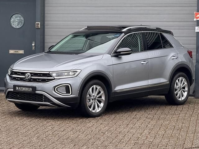 Grijs Occasion 2025 VW T-Roc Style SUV | € 29.900 (Super prijs) - Afbeelding 1/4