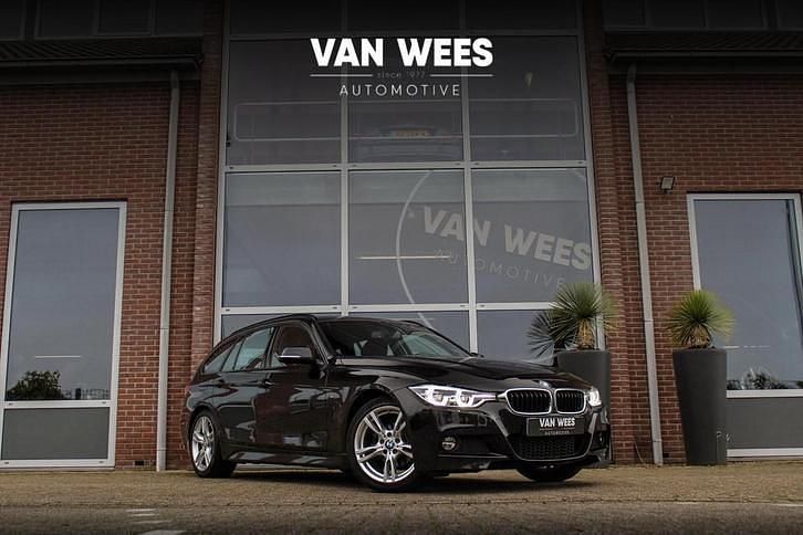 Zwart Occasion 2019 BMW 320 M Sport Stationwagen | € 19.950 (Goede deal) - Afbeelding 1/3