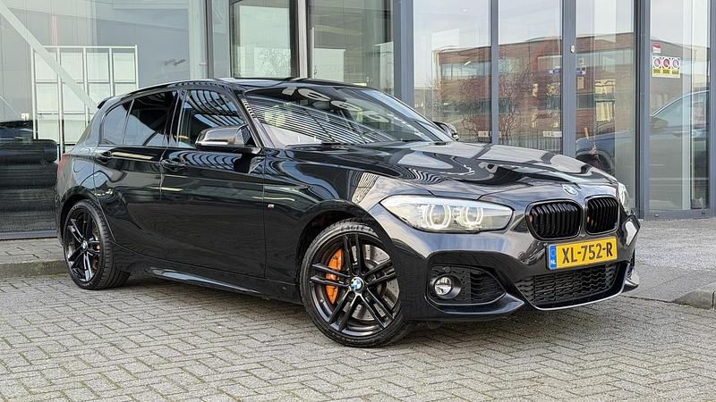 Occasion BMW 118 Executive 136 PK (100 kW) 2019 Zwart Hatchback