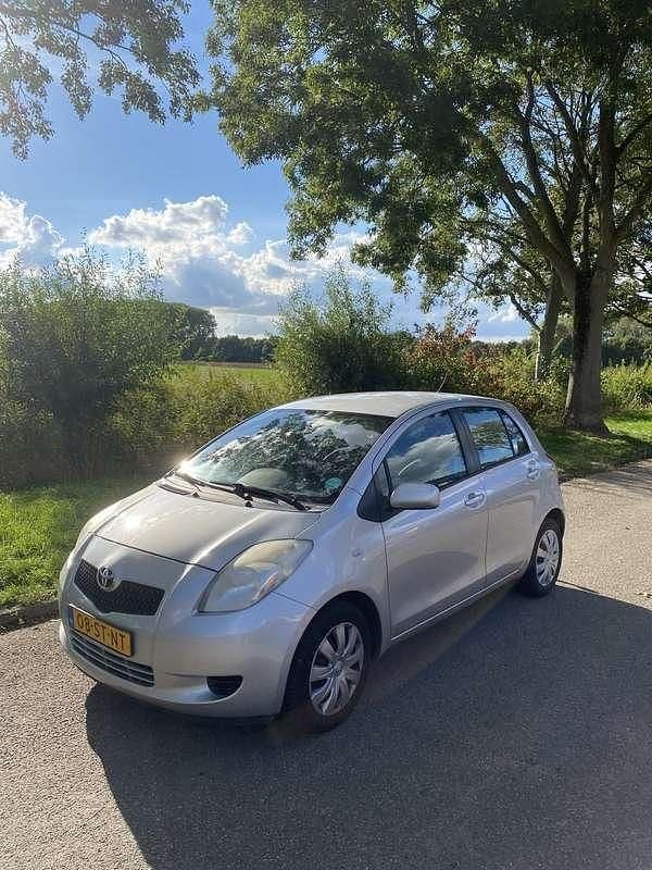 Grijs Occasion 2006 Toyota Yaris Verso Sol MPV | € 3.500 (Eerlijke prijs) - Afbeelding 1/4