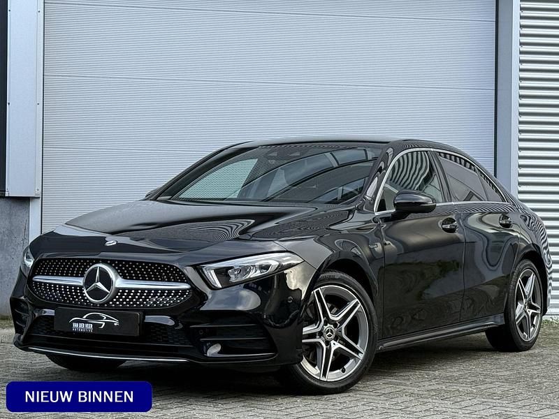 Zwart Gebruikt 2020 Mercedes A250 Business Sedan | € 24.880 (Eerlijke prijs) - Afbeelding 1/4