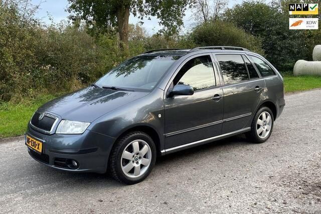 Grijs Gebruikt 2008 Skoda Fabia Stationwagen | € 3.000 (Goede deal) - Afbeelding 1/4