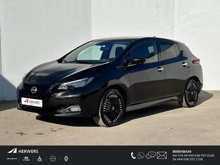 Enigma black metallic (zwart metallic) Gebruikt 2024 Nissan Leaf Hatchback | € 23.935 (Eerlijke prijs) - Afbeelding 1/4