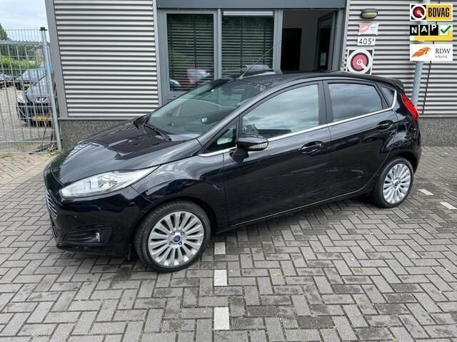 Zwart Gebruikt 2013 Ford Fiesta Titanium Hatchback | € 5.950 (Eerlijke prijs) - Afbeelding 1/4