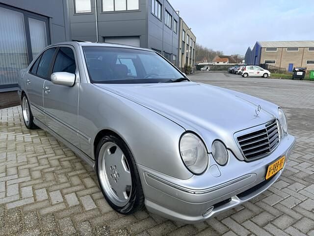 Occasion Mercedes E55 AMG AMG 354 PK (260 kW) 2001 Grijs (metallic) Sedan