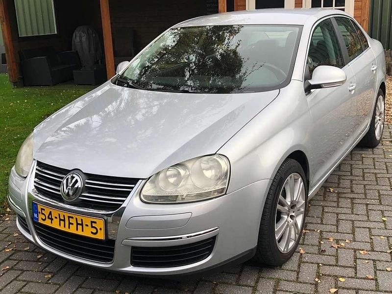 Zilver Gebruikt 2008 VW Jetta Comfortline Sedan | € 4.940 (Eerlijke prijs) - Afbeelding 1/4