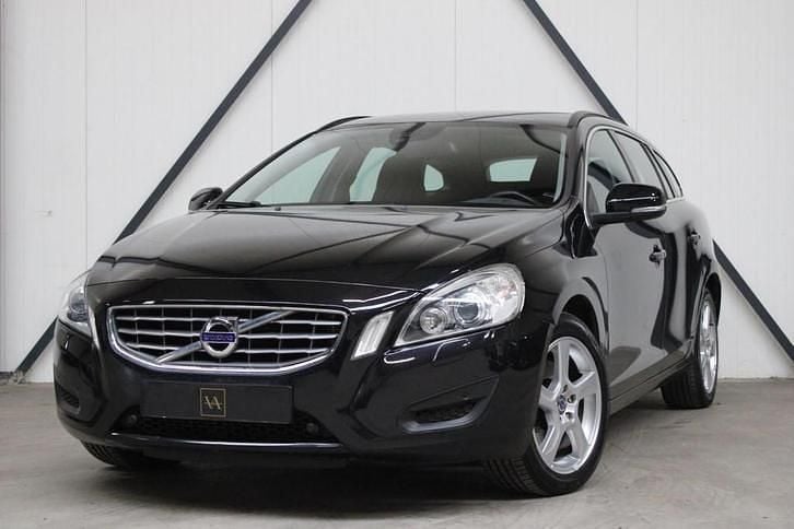 Zwart Occasion 2012 Volvo V60 Momentum Stationwagen | € 10.999 (Iets duurder) - Afbeelding 1/3
