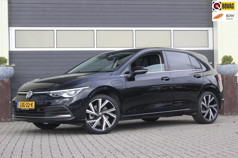 Zwart Gebruikt 2022 VW Golf VIII Style Hatchback | € 23.900 (Super prijs) - Afbeelding 1/4