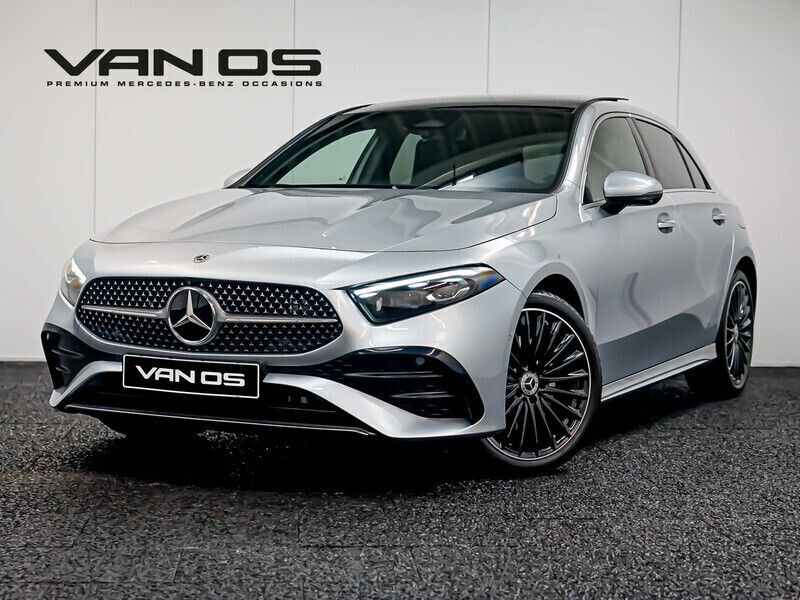 Zilver Gebruikt 2024 Mercedes A250 AMG line Hatchback | € 44.995 - Afbeelding 1/4