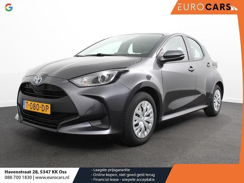 Grijs Gebruikt 2023 Toyota Yaris Hybrid Comfort Hatchback | € 21.785 (Eerlijke prijs) - Afbeelding 1/4