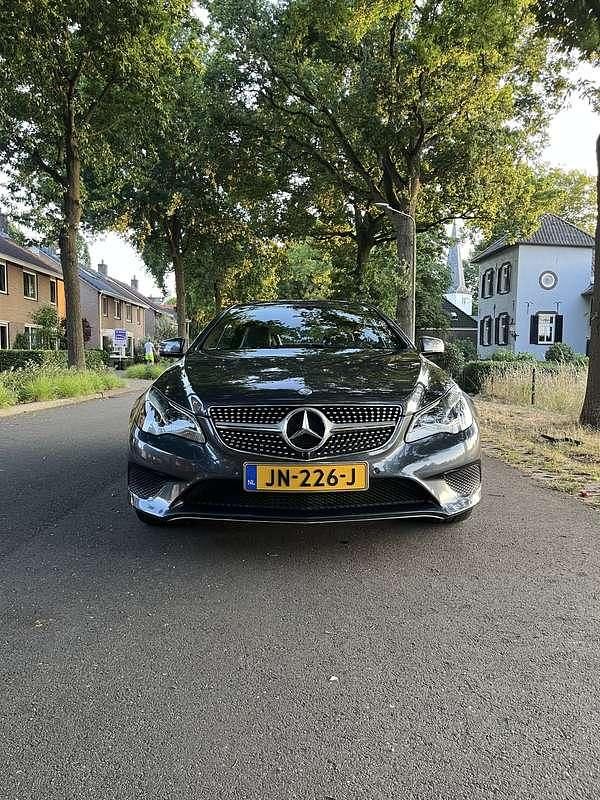 Grijs Gebruikt 2014 Mercedes E200 Ambition Coupé | € 19.950 (Eerlijke prijs) - Afbeelding 1/4
