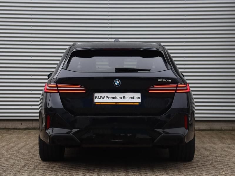 Occasion BMW 530e Performance 15 PK (11 kW) 2024 Zwart Stationwagen