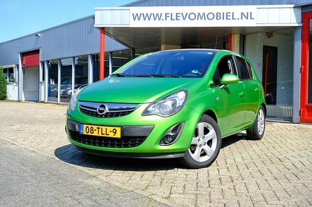 Groen Gebruikt 2012 Opel Corsa Cosmo Hatchback | € 5.450 (Iets duurder) - Afbeelding 1/4