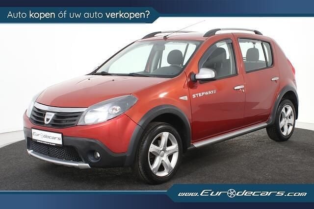 Rood Gebruikt 2010 Dacia Sandero Stepway Hatchback | € 3.800 (Eerlijke prijs) - Afbeelding 1/4