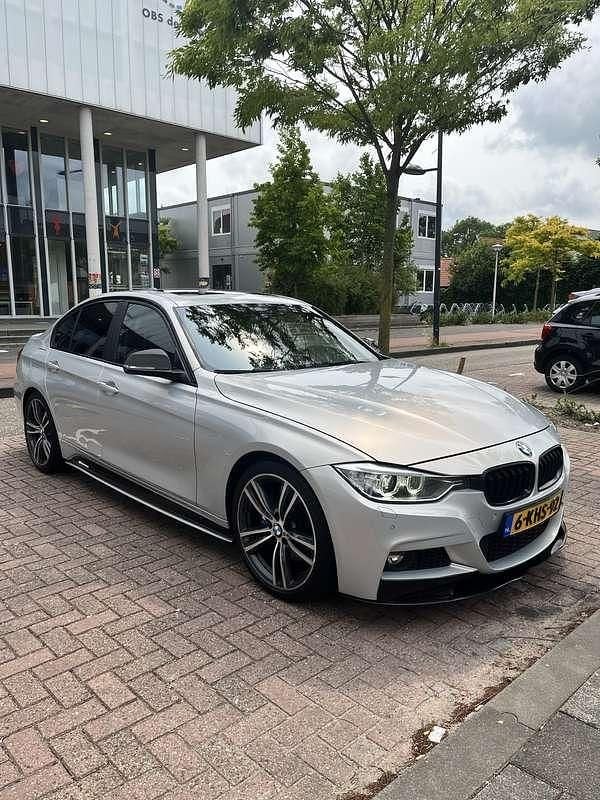 Grijs Gebruikt 2013 BMW 335 Executive Sedan | € 20.000 - Afbeelding 1/4
