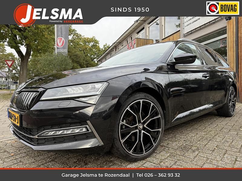 Zwart Gebruikt 2020 Skoda Superb Stationwagen | € 23.900 (Eerlijke prijs) - Afbeelding 1/4