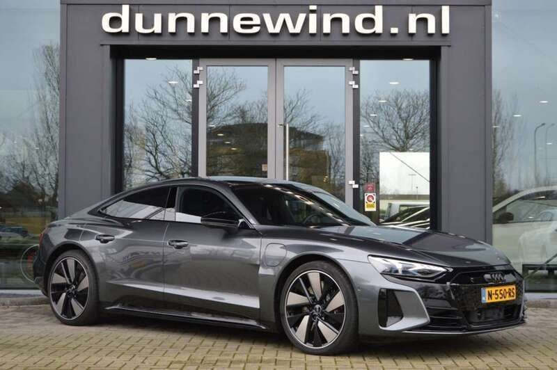 Grijs, metallic lak Gebruikt 2021 Audi e-tron GT quattro Competition Sedan | € 69.500 - Afbeelding 1/4