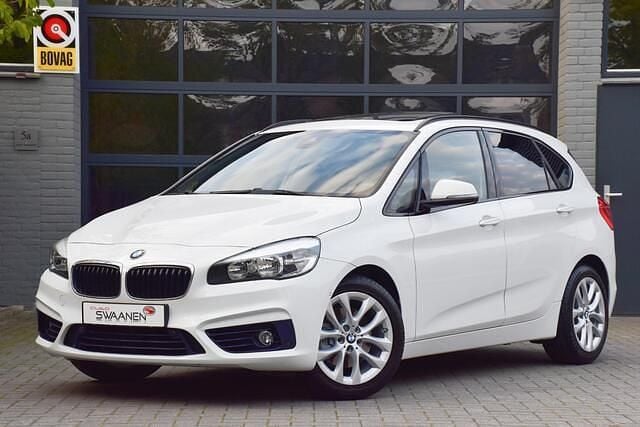 Wit Gebruikt 2015 BMW 218 Executive Stationwagen | € 13.950 (Eerlijke prijs) - Afbeelding 1/4