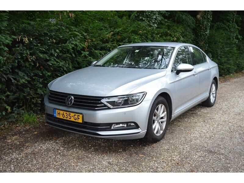 Grijs Gebruikt 2017 VW Passat Highline Sedan | € 12.995 (Super prijs) - Afbeelding 1/4