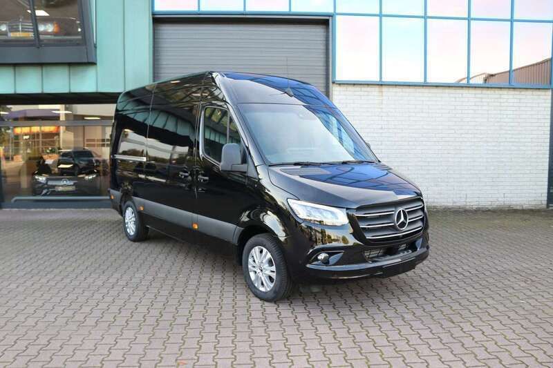 Zwart Gebruikt 2023 Mercedes Sprinter Van | € 56.750 (Iets duurder) - Afbeelding 1/4