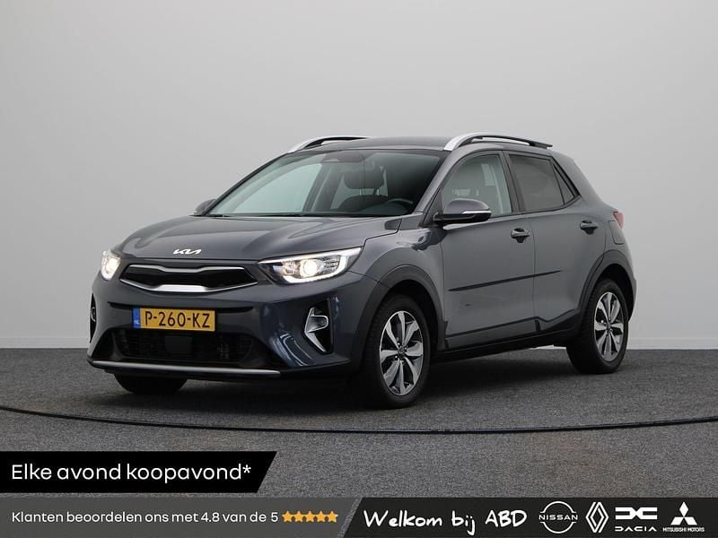 Grijs Occasion 2022 Kia Stonic SUV | € 16.740 (Goede deal) - Afbeelding 1/3