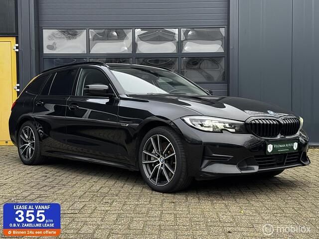 Zwart Occasion 2022 BMW 330 Sport Line Stationwagen | € 25.999 (Super prijs) - Afbeelding 1/4