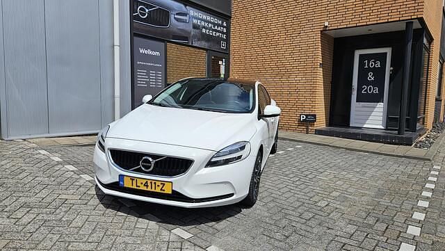 Wit Gebruikt 2018 Volvo V40 Dynamic Stationwagen | € 17.950 (Eerlijke prijs) - Afbeelding 1/4